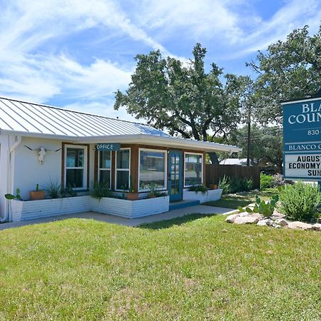 Blanco County Inn & Guesthouses Exterior photo