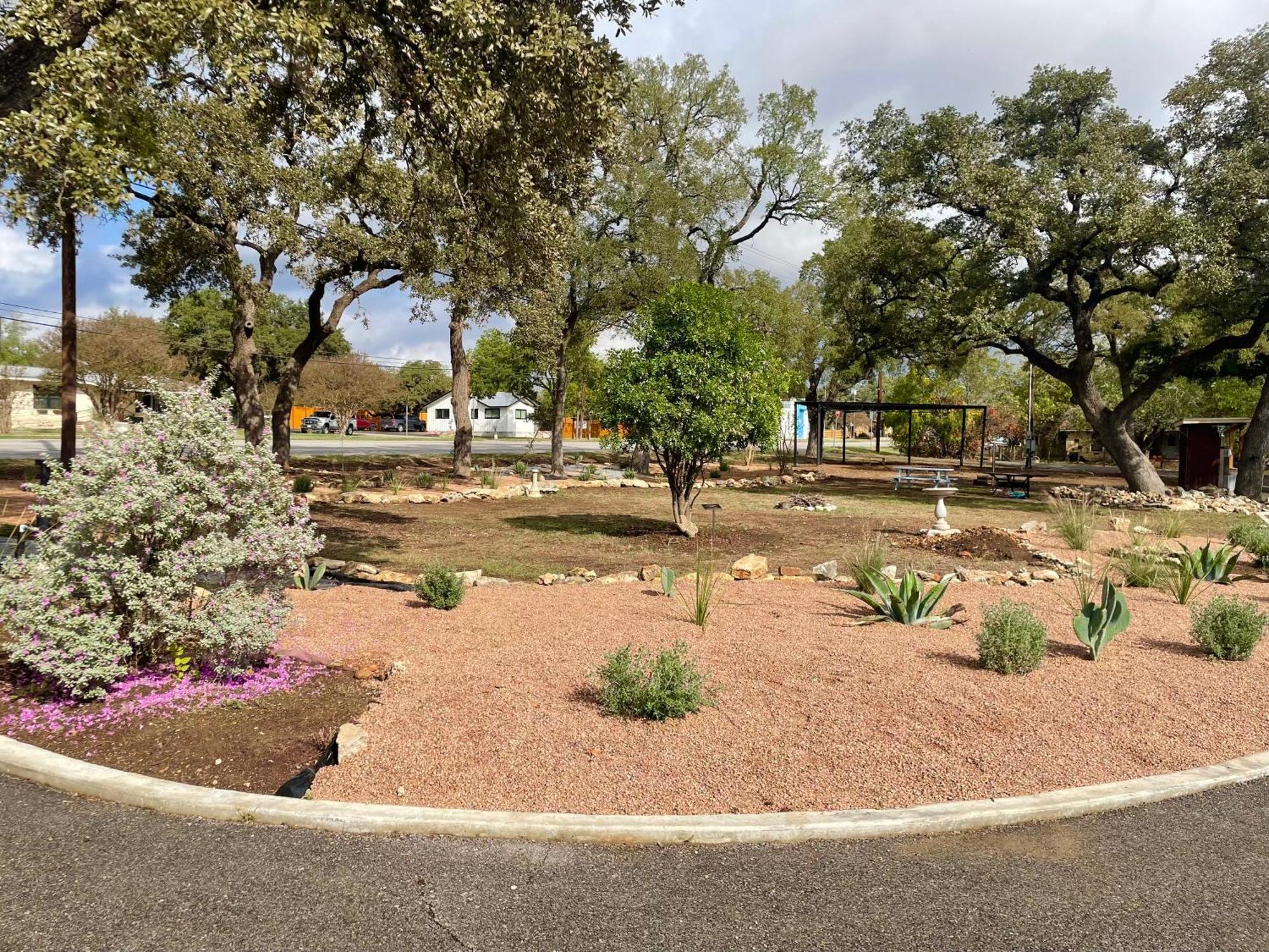 Blanco County Inn & Guesthouses Exterior photo