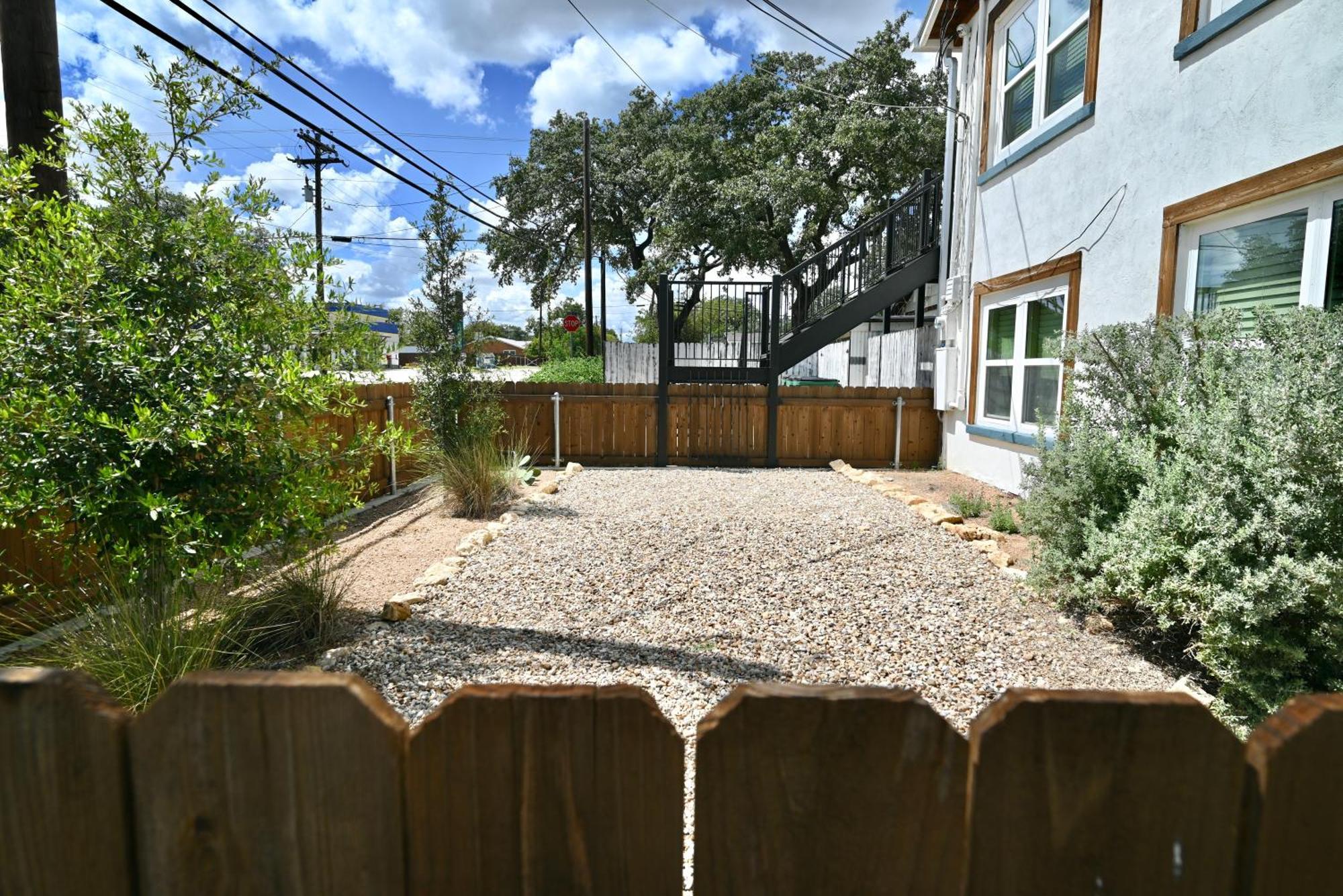 Blanco County Inn & Guesthouses Exterior photo