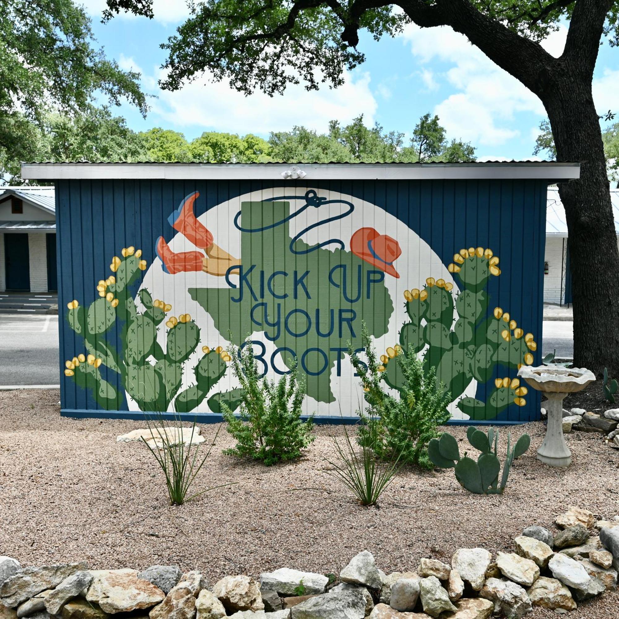 Blanco County Inn & Guesthouses Exterior photo