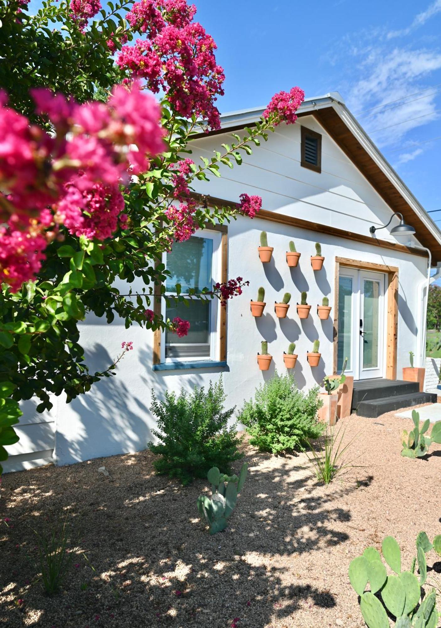 Blanco County Inn & Guesthouses Exterior photo