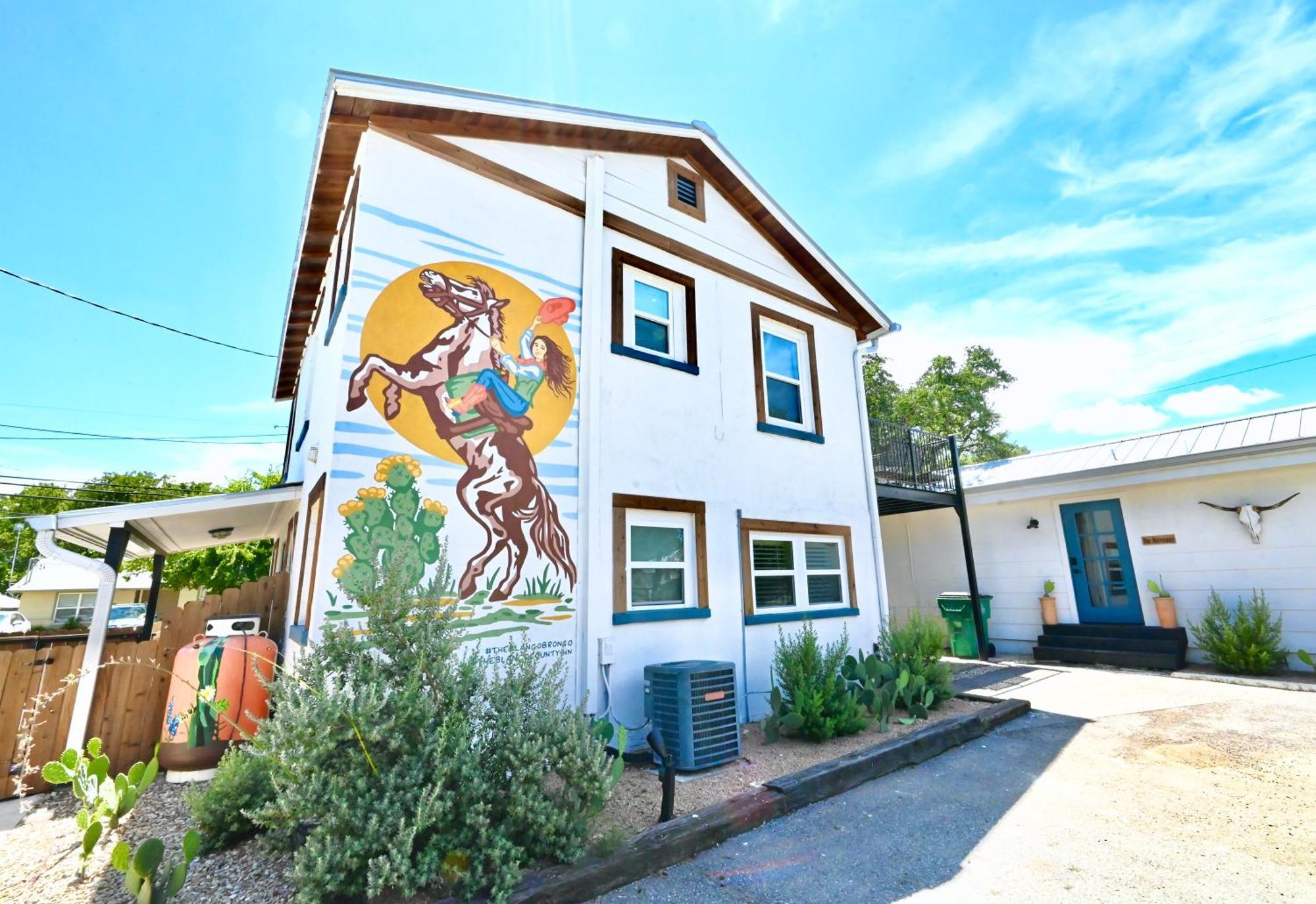 Blanco County Inn & Guesthouses Exterior photo