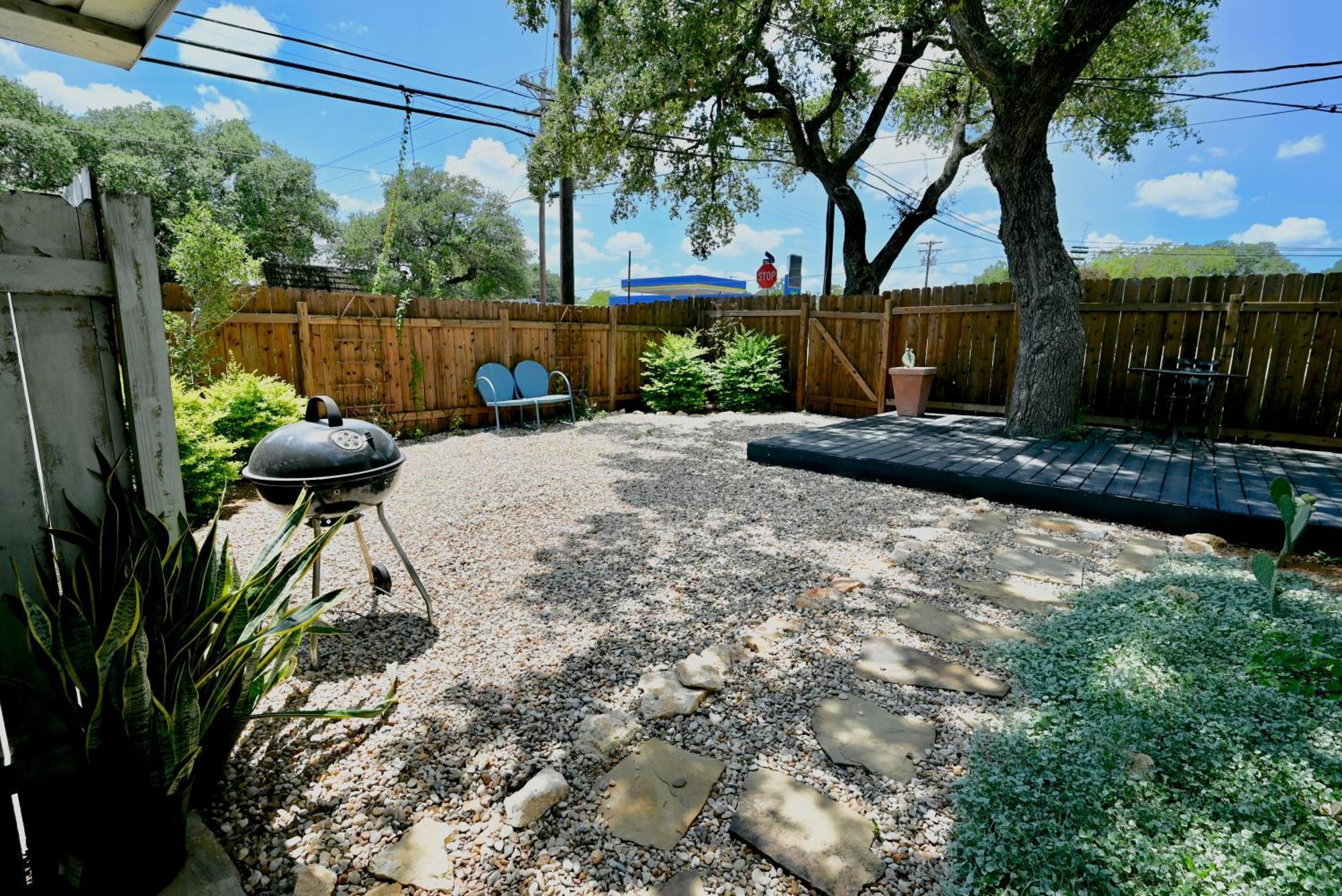 Blanco County Inn & Guesthouses Exterior photo