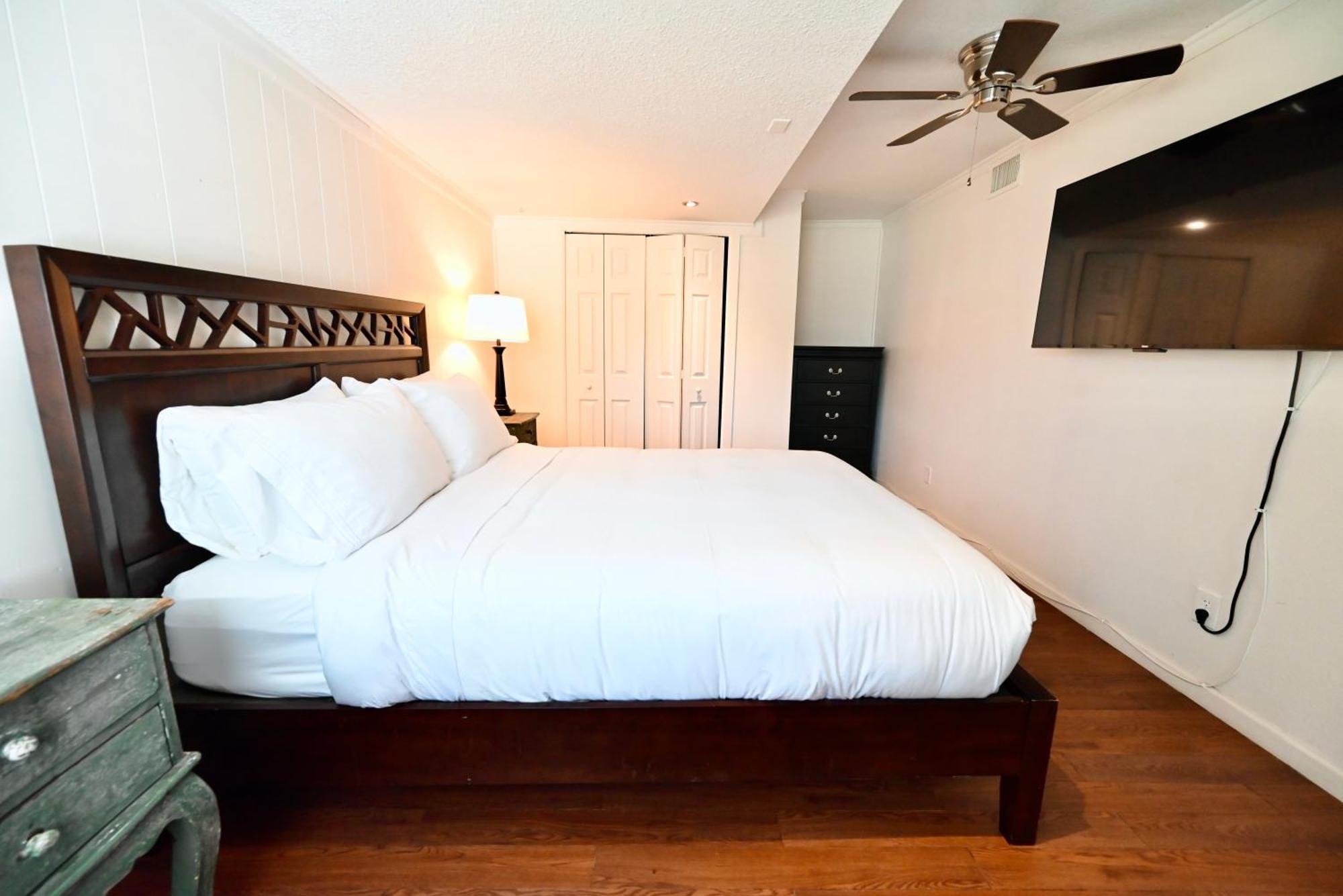 Blanco County Inn & Guesthouses Exterior photo