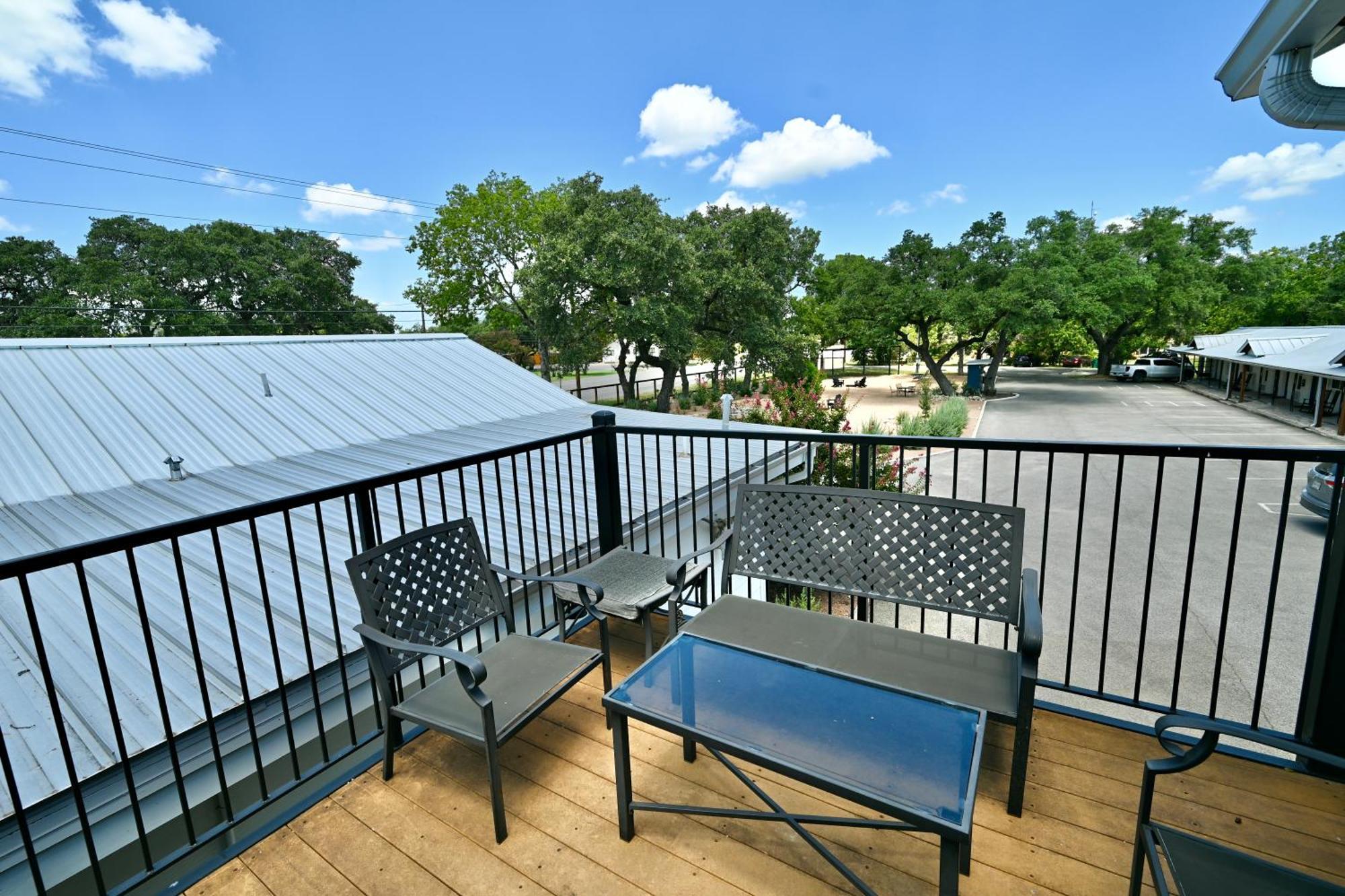 Blanco County Inn & Guesthouses Exterior photo