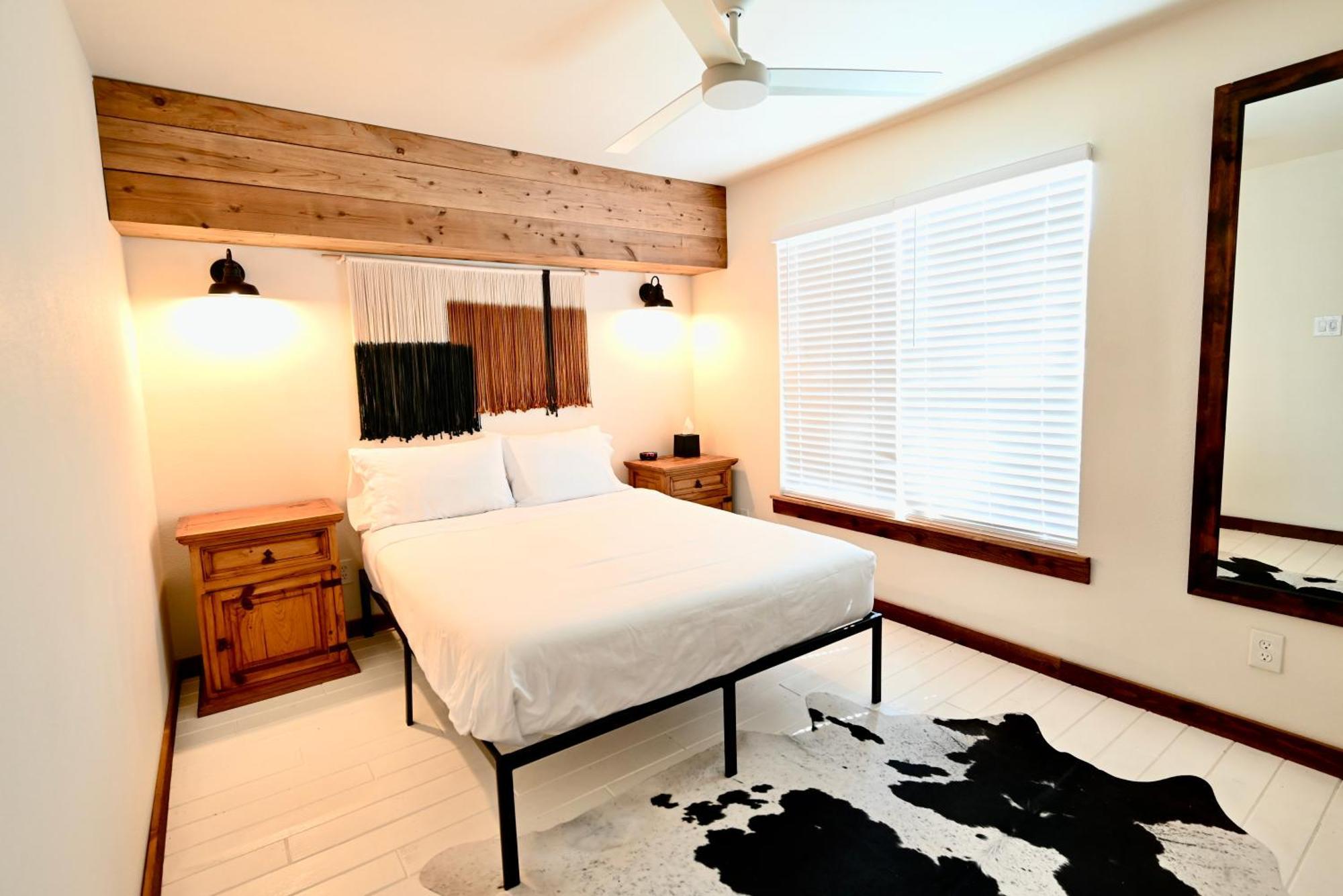 Blanco County Inn & Guesthouses Exterior photo